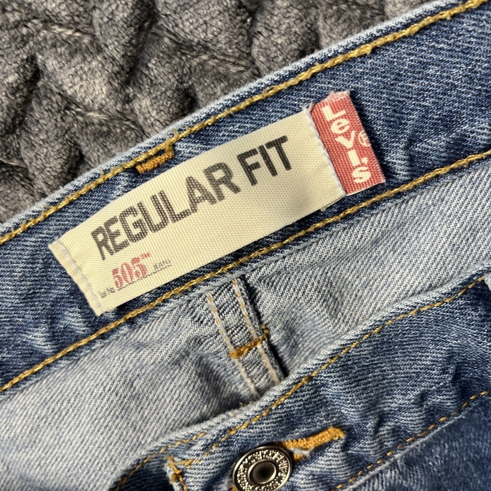 Levi's 505 Mens 40x34 Blue Regular Fit Straight Leg Denim Jeans Medium Wash Y2K - Picture 3 of 11